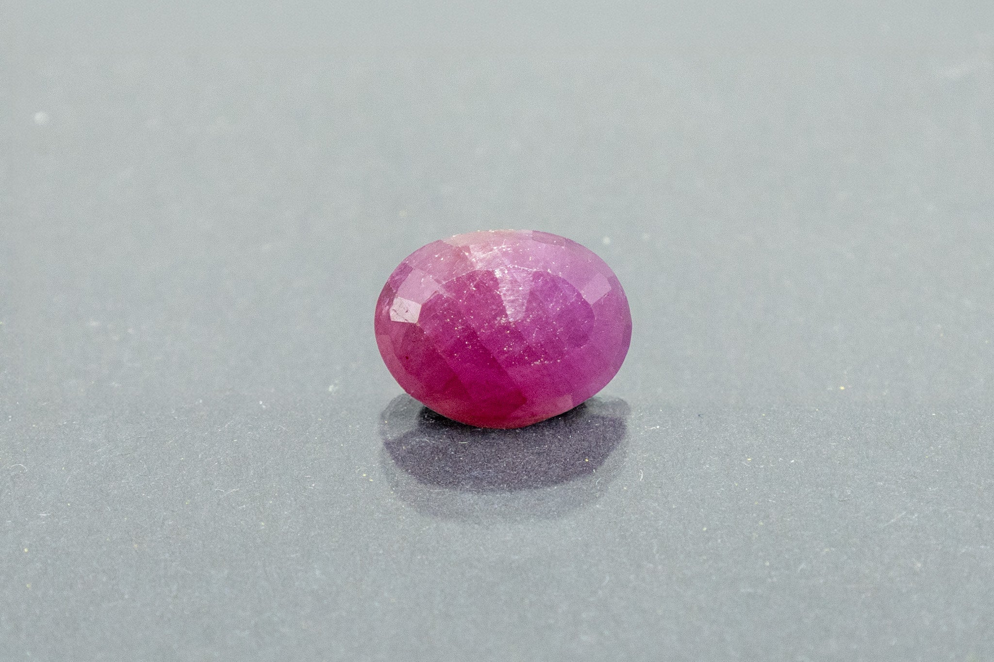 African Ruby - 3.55 Carat - Image 2