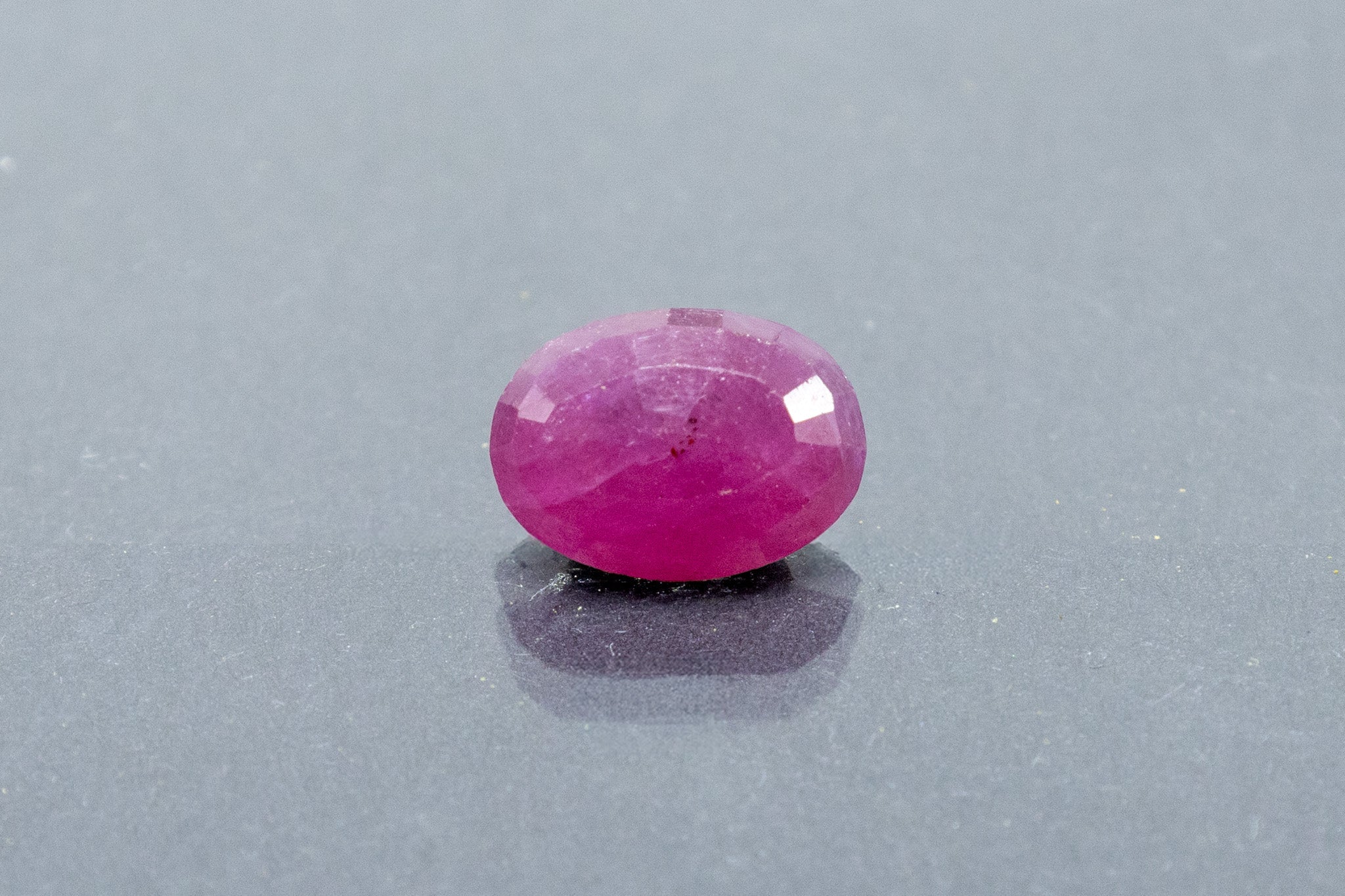 African Ruby - 3.56 Carat - Image 2