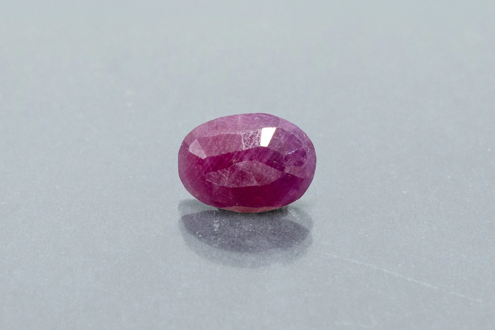 African Ruby - 3.57 Carat - Image 2