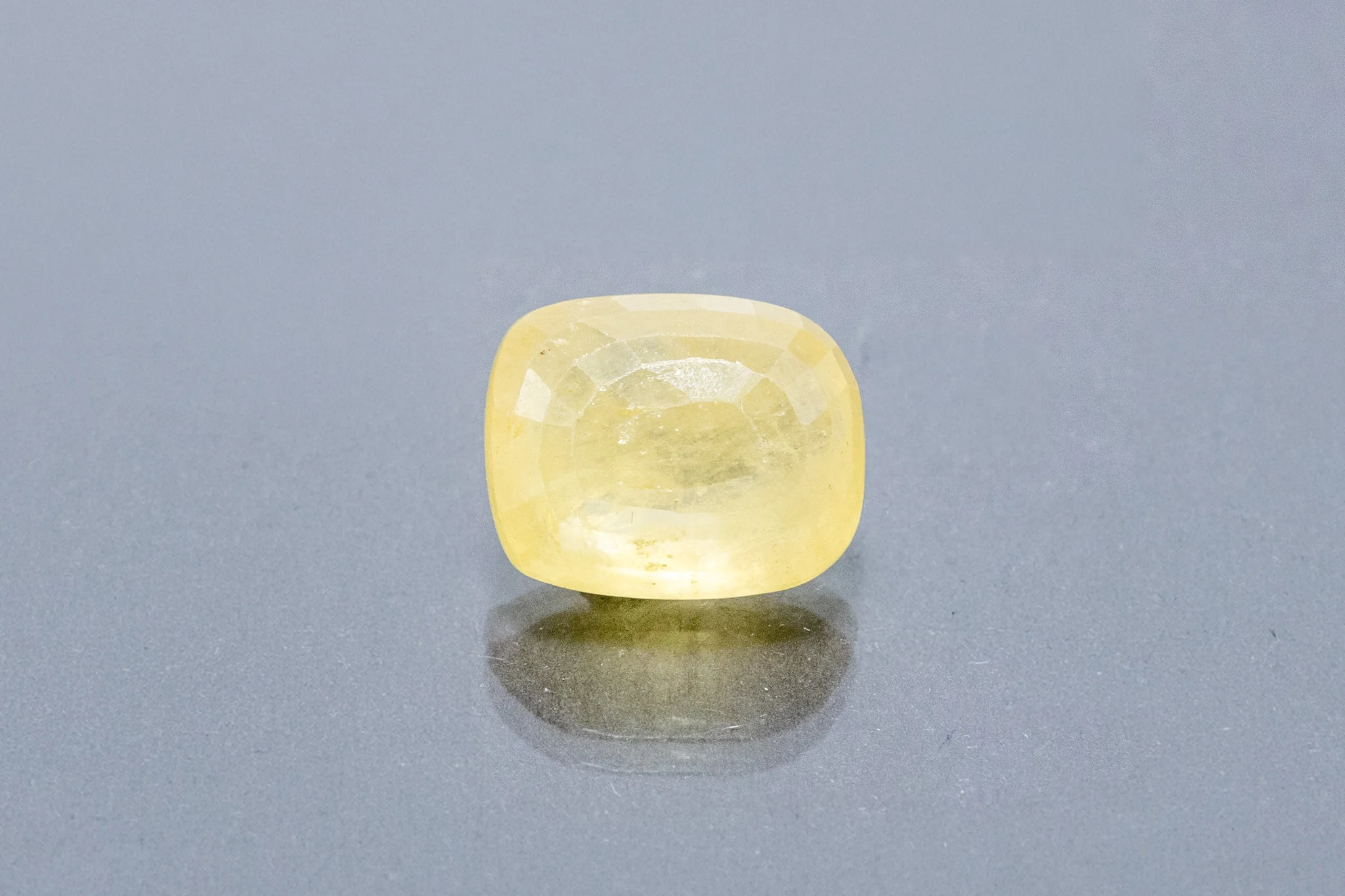 Ceylon Yellow Sapphire - 11.84 Carat - Image 2