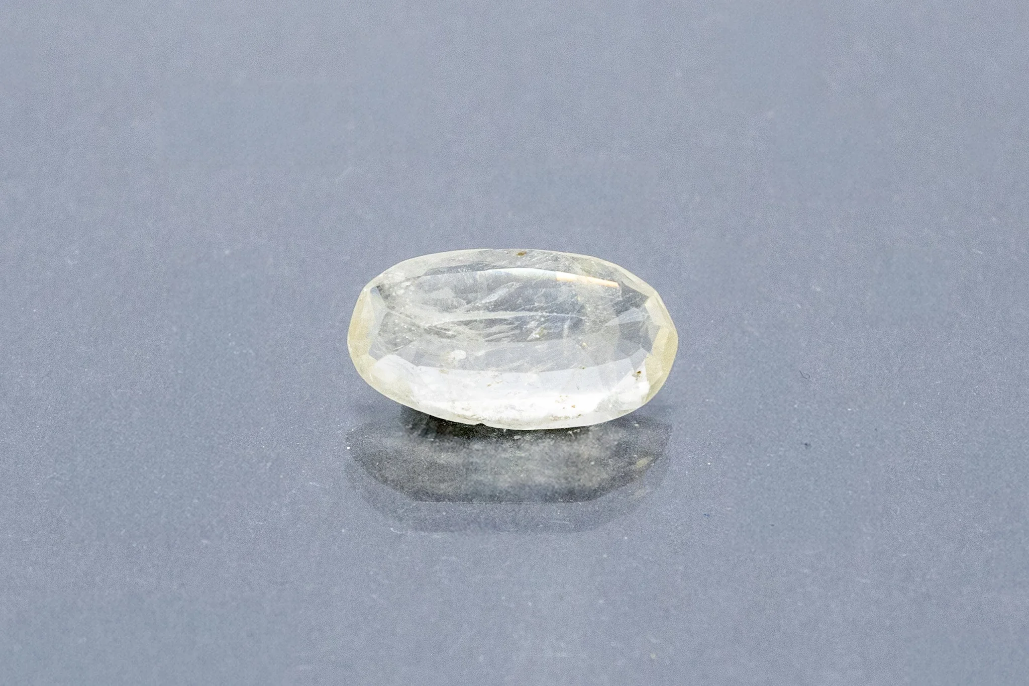 Ceylon Yellow Sapphire - 3.60 Carat - Image 2