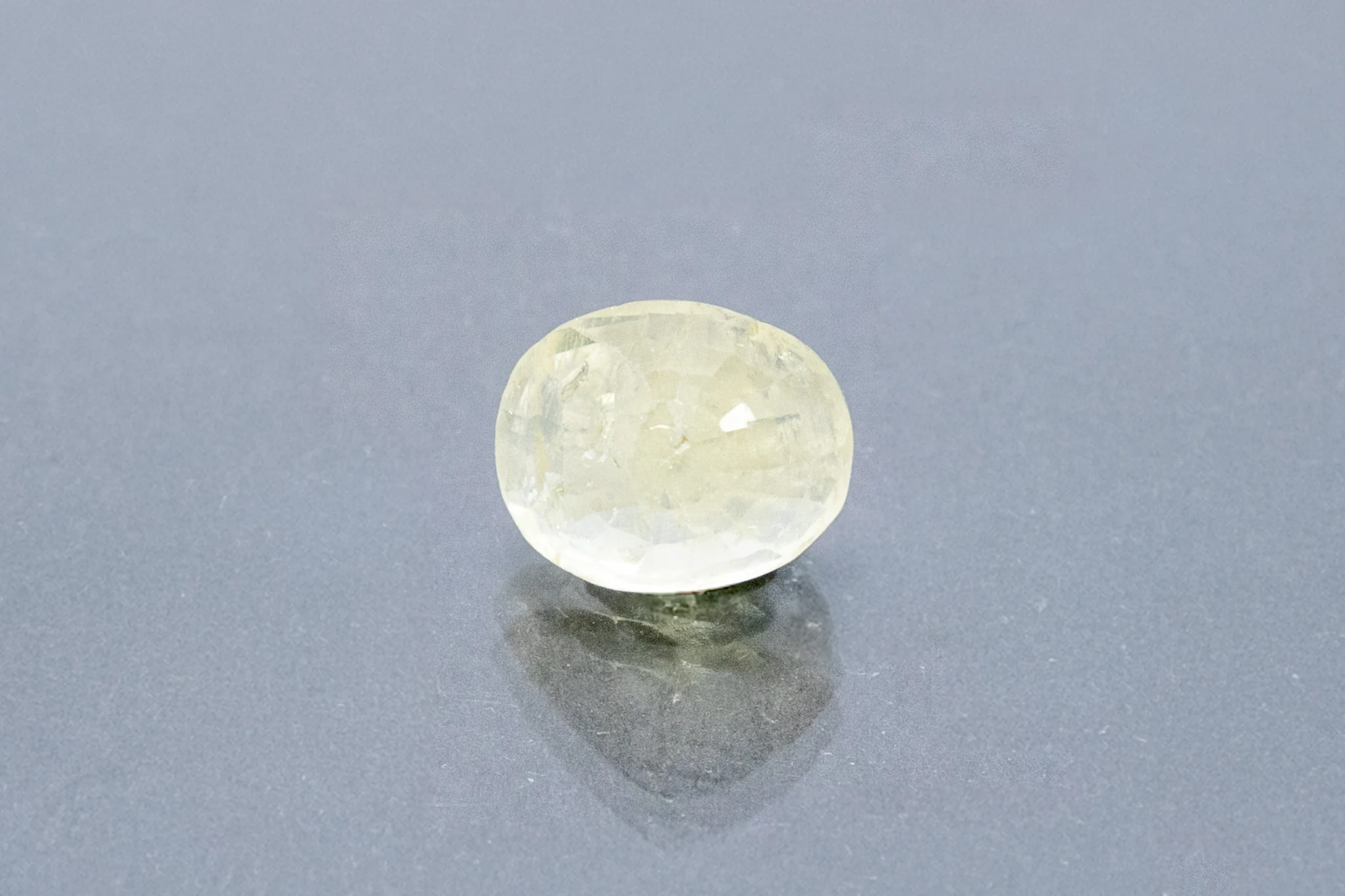 Ceylon Yellow Sapphire - 4.26 Carat - Image 2