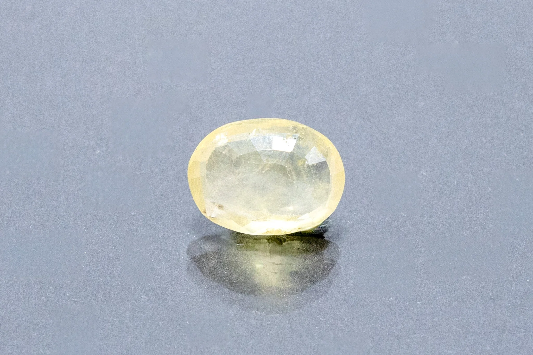Ceylon Yellow Sapphire - 4.34 Carat - Image 2