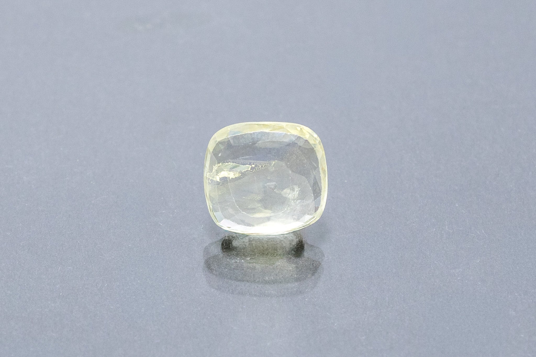 Ceylon Yellow Sapphire - 4.42 Carat - Image 2