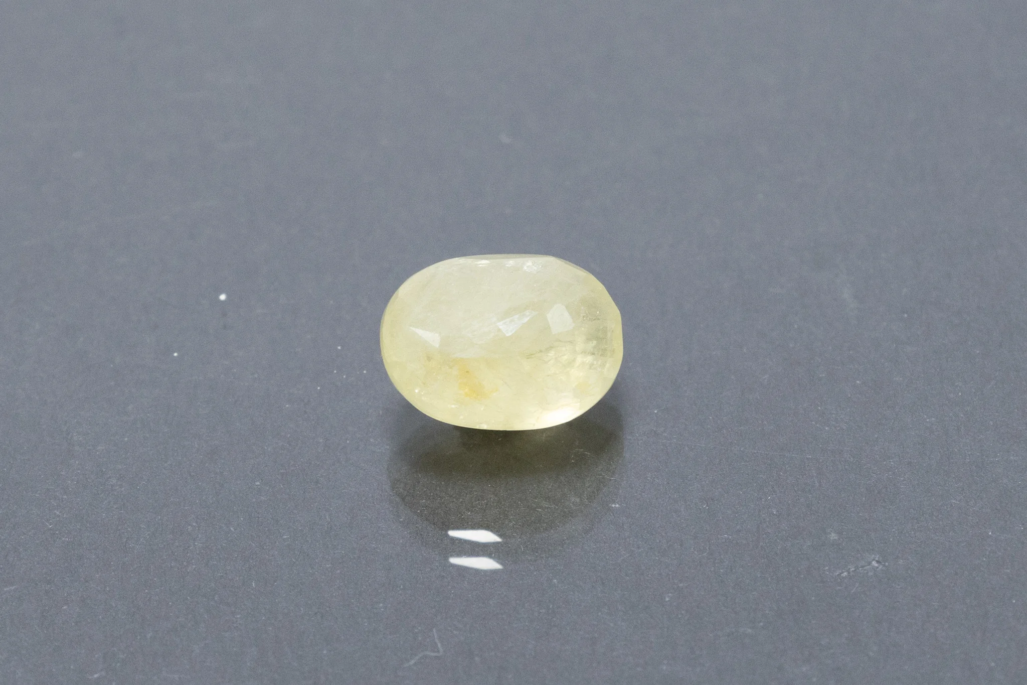 Ceylon Yellow Sapphire - 5.46 Carat - Image 2