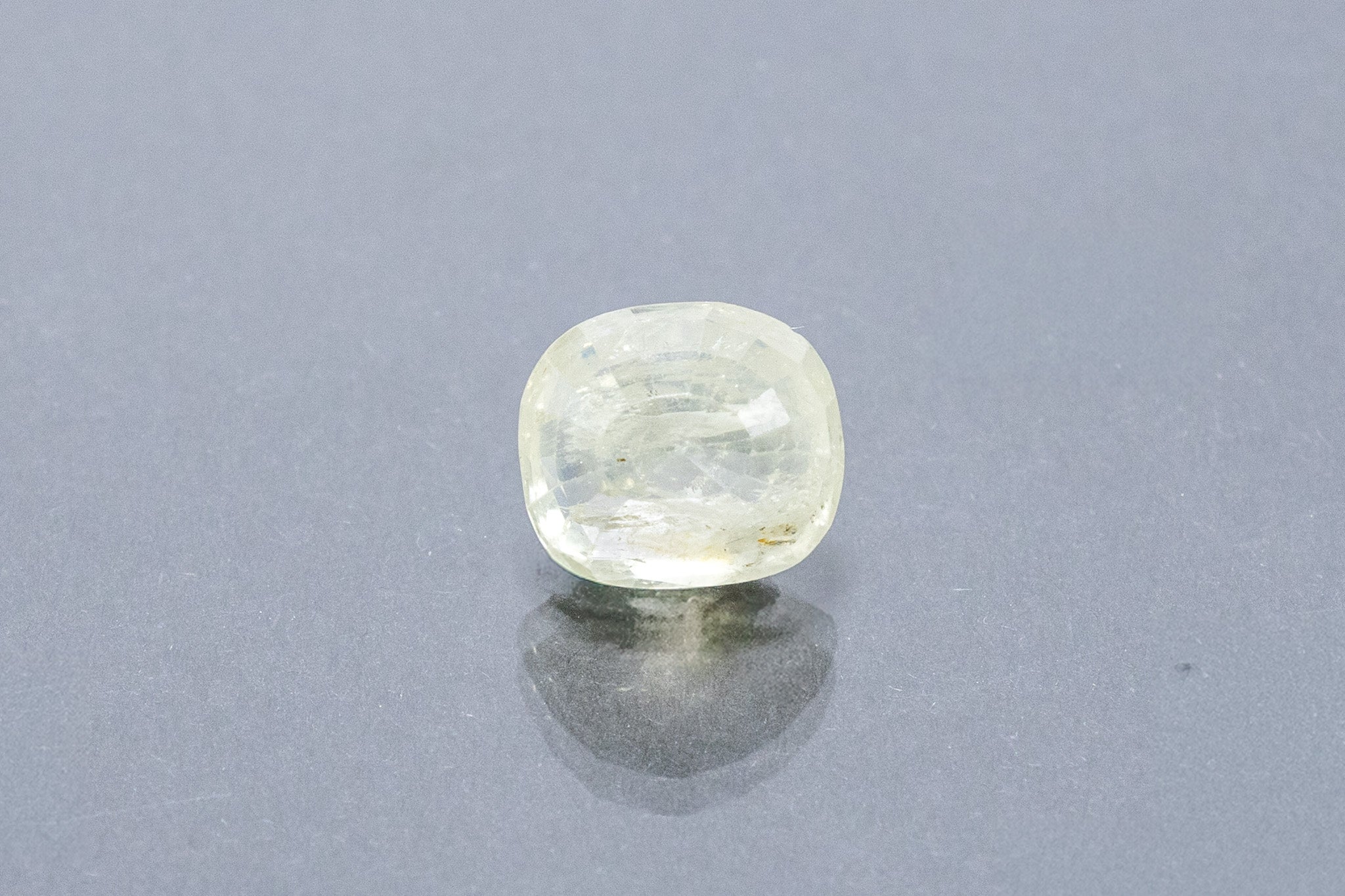Ceylon Yellow Sapphire - 6.41 Carat - Image 2