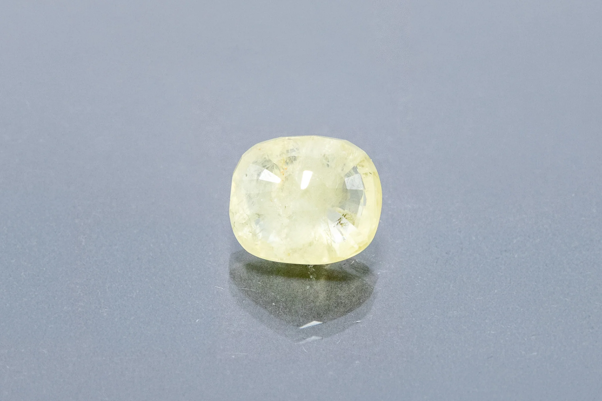 Ceylon Yellow Sapphire - 8.21 Carat - Image 2