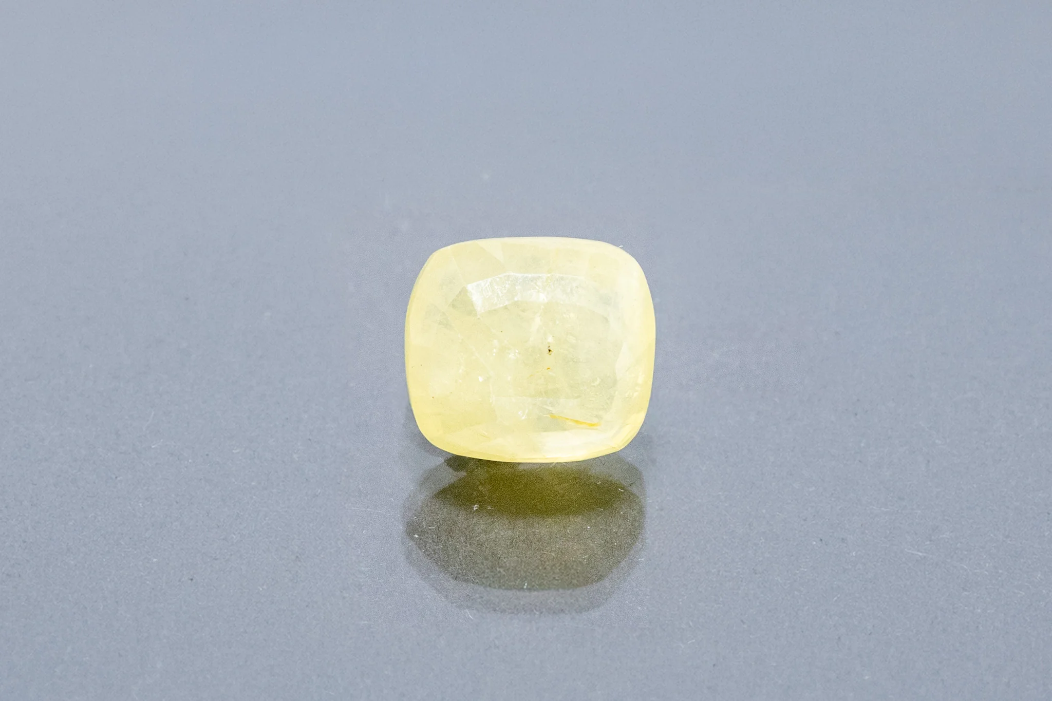 Ceylon Yellow Sapphire - 9.22 Carat - Image 2