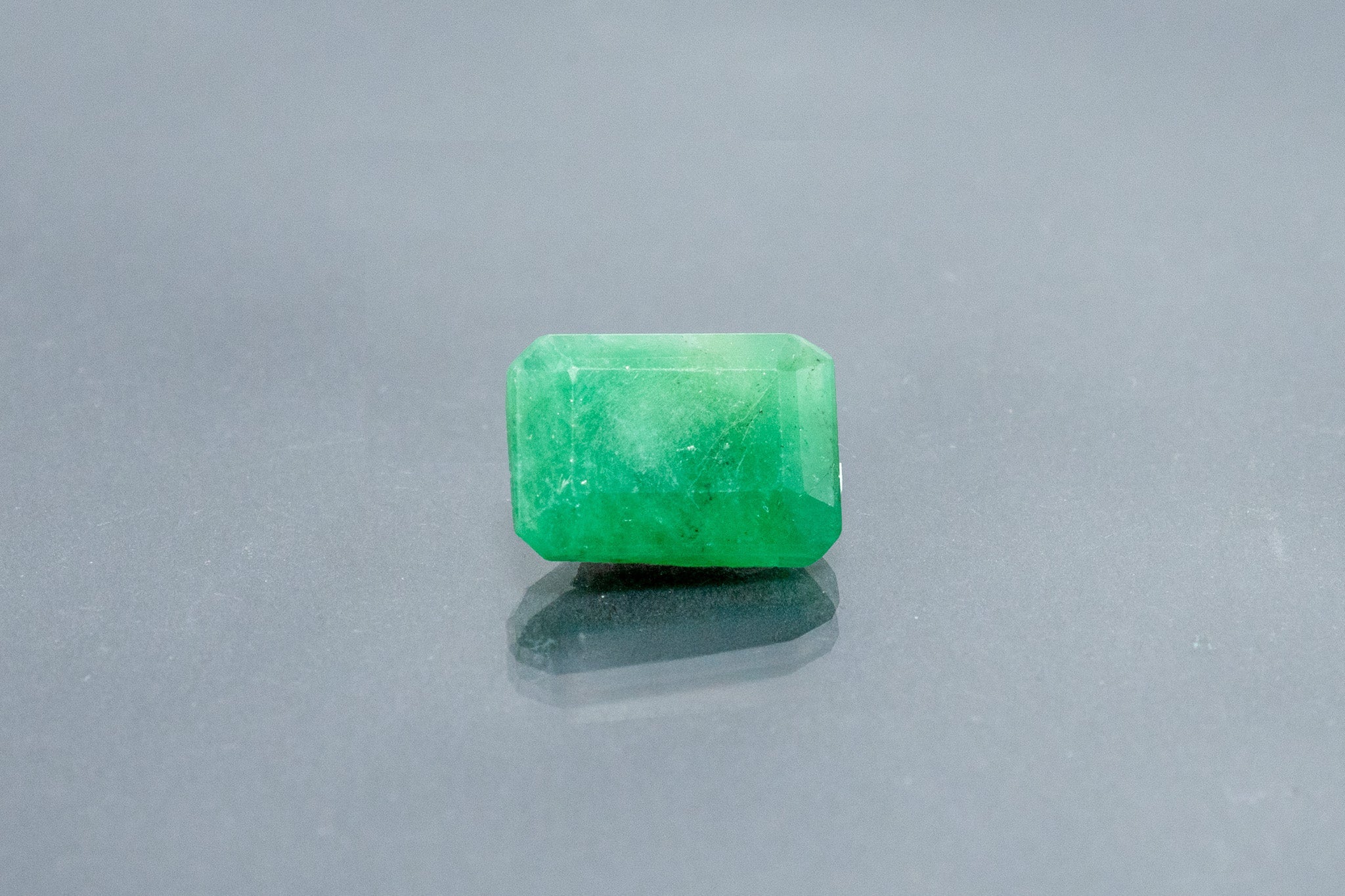 Brazilian Emerald - 4.97 Carat - Image 2