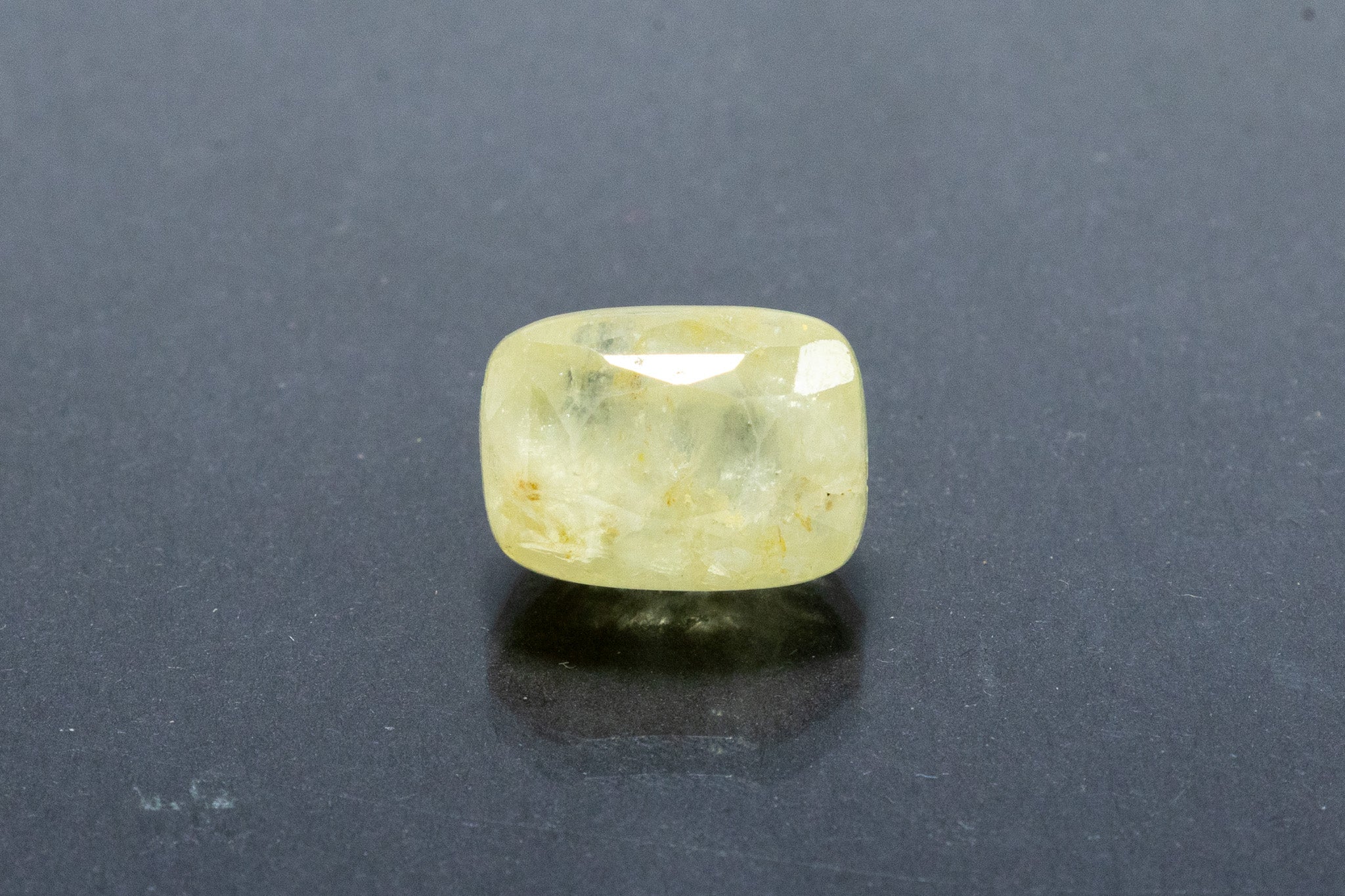 Yellow Sapphire - 11.6 Carat