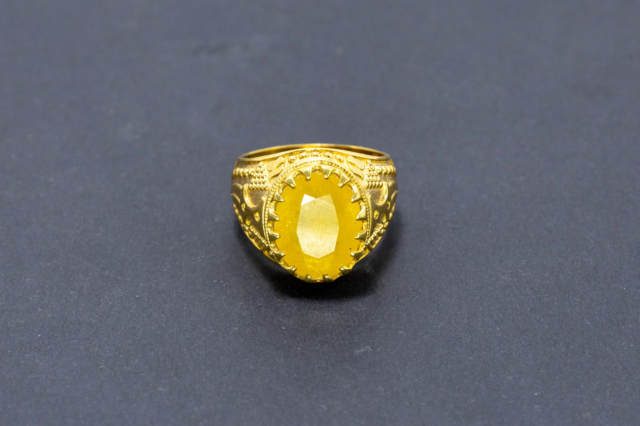Royal Yellow Sapphire Ring (10 Ratti)